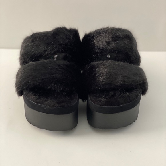 Madden Girl - Picture 1 of 3